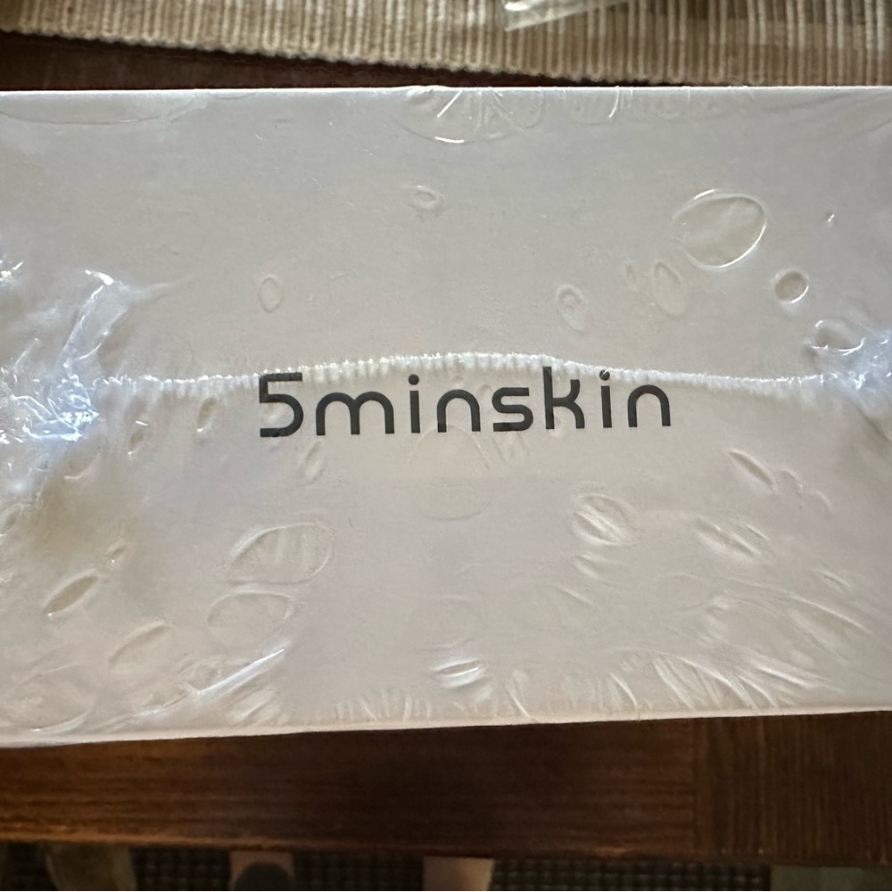 5Minskin SkinGlow Hair Removal Device new in box.